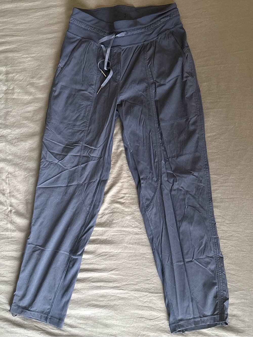 Sz 4 Lululemon black Dance Studio straight leg